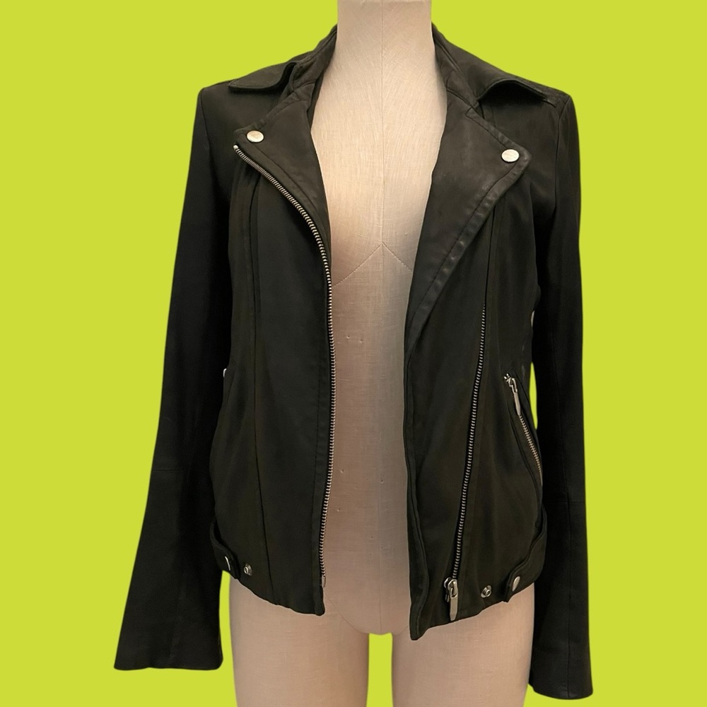 100% Lambs Skin Black Leather Jacket | BKE
Sz S/P Like New | THEYSKEN’S THEORY - Picture 4 of 13